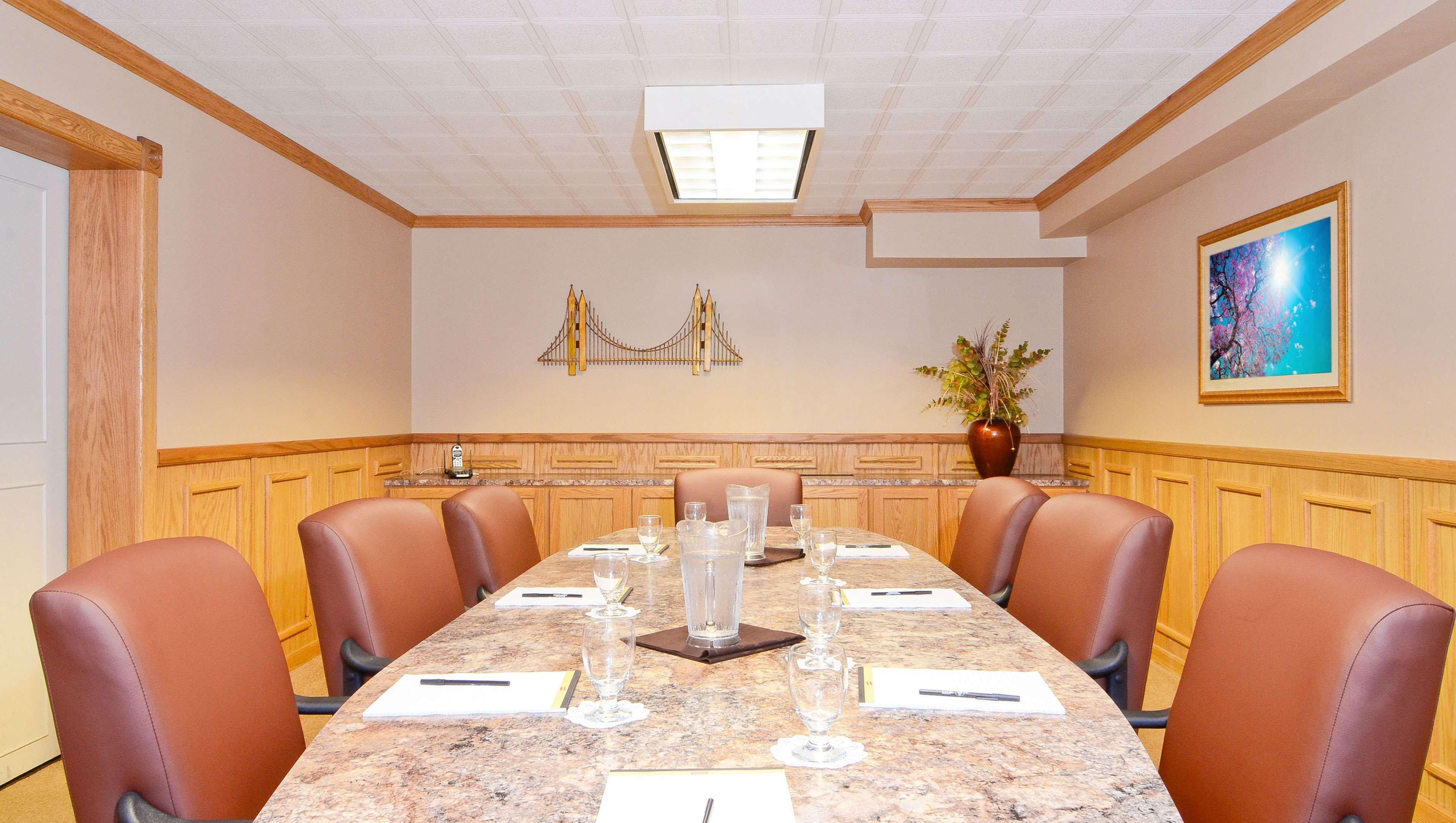 Magnuson Grand Pioneer Inn And Suites Эсканаба Бизнес фото